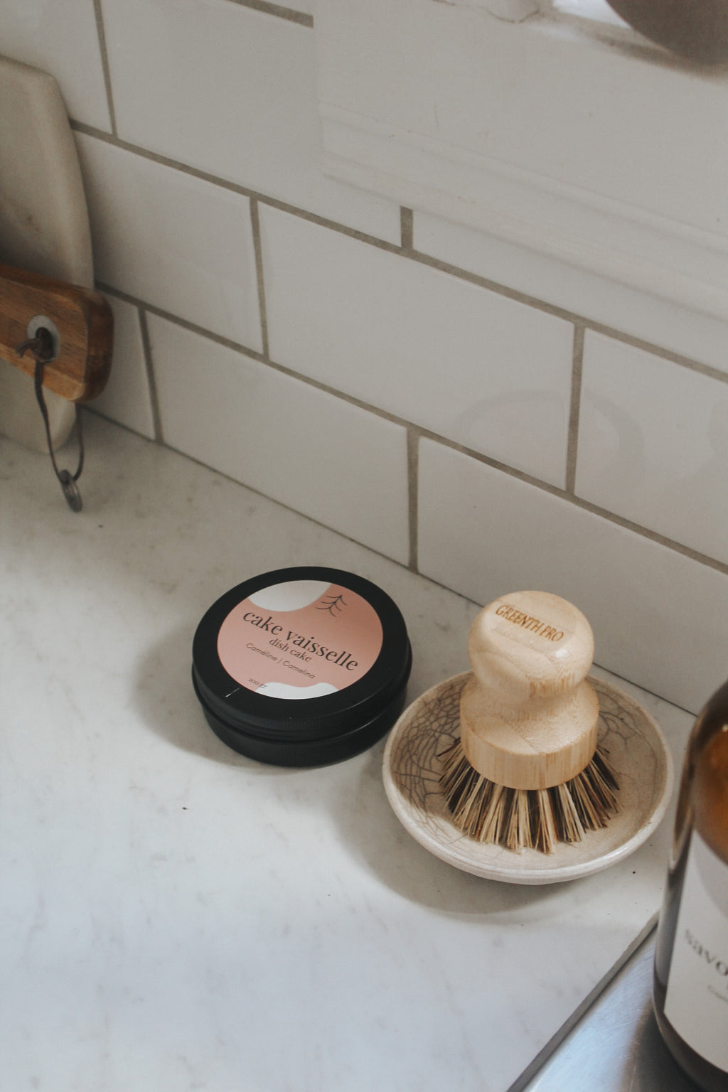 Duo cake et brosse à vaisselle